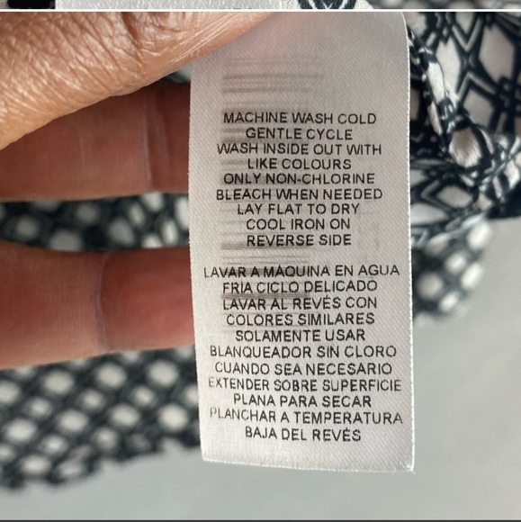 Women’s Joe Fresh pull over long sleeve all over black& white print, large - Picture 5 of 5